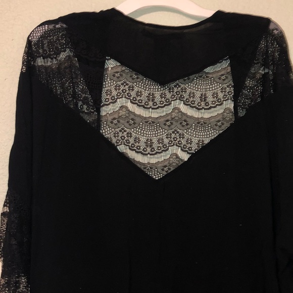 Black Lace Kimono 🖤✨ - Picture 4 of 5